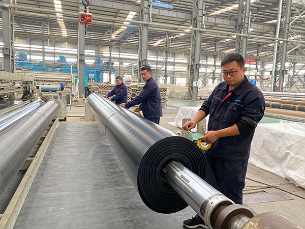 养殖防渗膜的破损该如何进行修补? 养殖防渗膜的破损该如何进行修补?