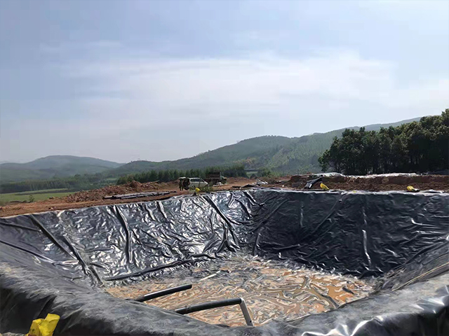 公路养护工程中可选择铺设防渗土工膜。 公路养护工程中可选择铺设防渗土工膜。
