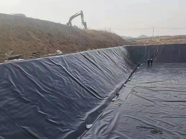 合理裁剪防渗土工膜工作可避免浪费 合理裁剪防渗土工膜工作可避免浪费