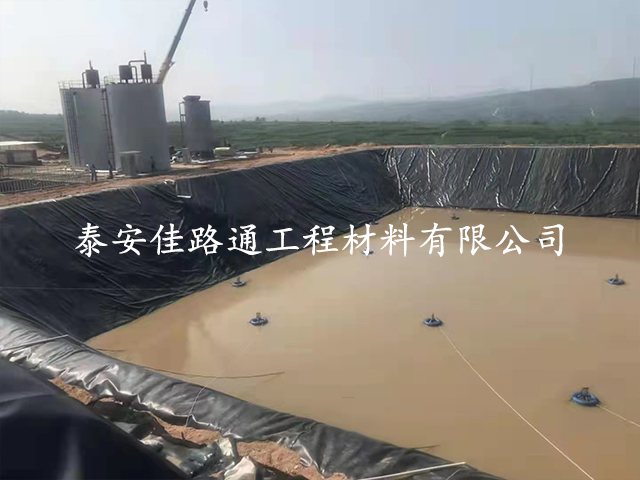 HDPE防渗膜厂家提醒您:焊接须保持干净整洁。 HDPE防渗膜厂家提醒您:焊接须保持干净整洁。