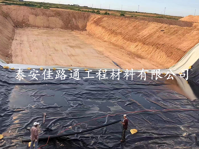 专注hdpe防渗土工膜施工裁剪工作细节 专注hdpe防渗土工膜施工裁剪工作细节