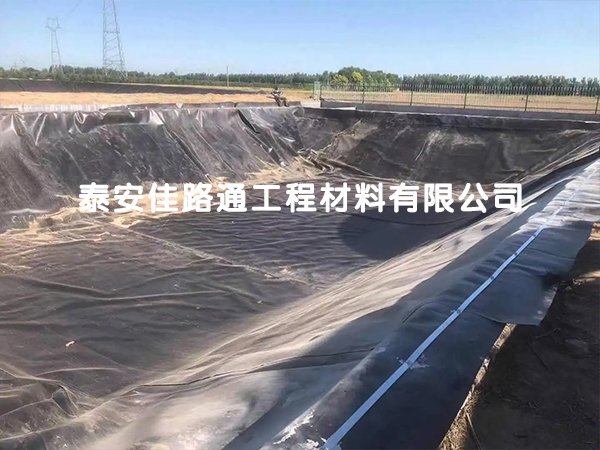 人工湖防渗土工膜在铺设施工时须关注基面与气候 人工湖防渗土工膜在铺设施工时须关注基面与气候