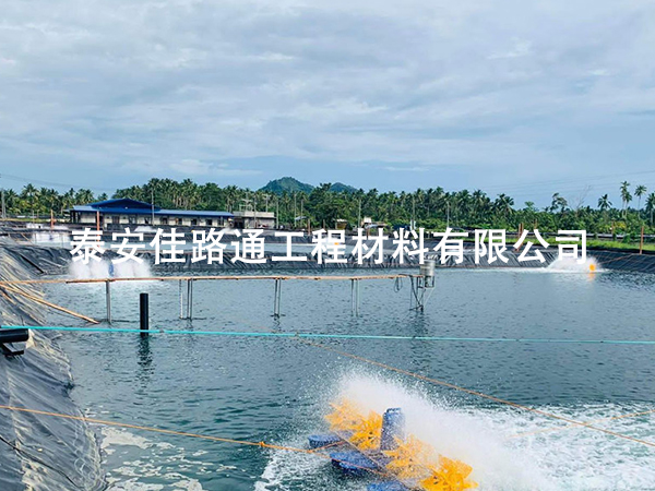 水产养殖行业中鱼塘建设须养殖防渗膜的加持 水产养殖行业中鱼塘建设须养殖防渗膜的加持