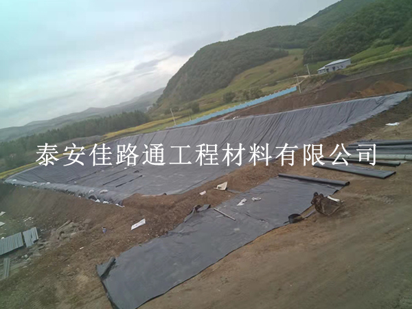 鱼虾养殖防渗膜铺设使用专注细节施工 鱼虾养殖防渗膜铺设使用专注细节施工