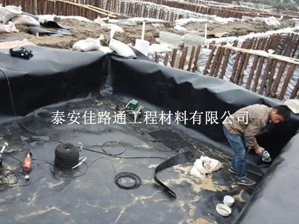 使用养殖防渗膜可提升鱼池蓄水功能 使用养殖防渗膜可提升鱼池蓄水功能