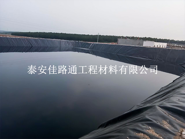 水产养殖防渗膜铺设施工该如何进行新旧膜的连接? 水产养殖防渗膜铺设施工该如何进行新旧膜的连接?