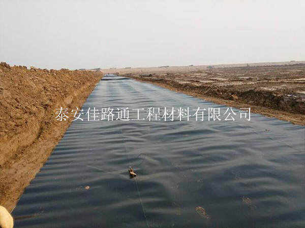 水产养殖防渗膜可促进保护鱼儿生长 水产养殖防渗膜可促进保护鱼儿生长