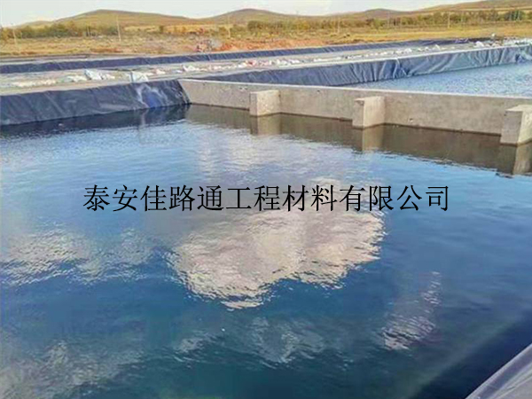 垂直铺设水产养殖防渗膜须格外注意细节把控 垂直铺设水产养殖防渗膜须格外注意细节把控