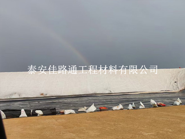 水产养殖防渗膜的接缝处须紧急处理 水产养殖防渗膜的接缝处须紧急处理
