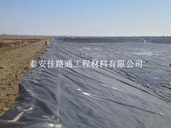 养殖防渗膜铺设时须要对焊接缝严格检测 养殖防渗膜铺设时须要对焊接缝严格检测