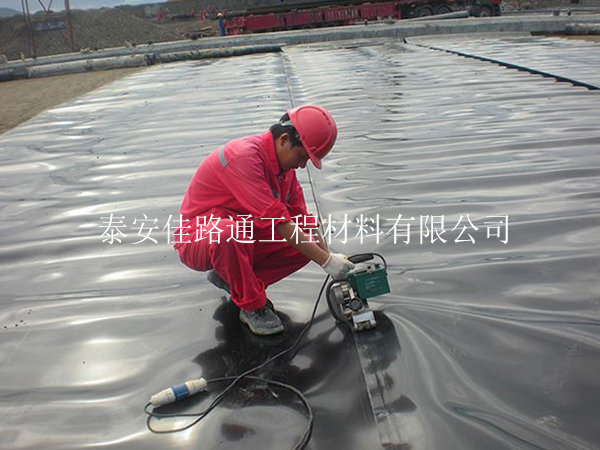 如何顺利有效进行鱼塘防渗膜的基层处理工作? 如何顺利有效进行鱼塘防渗膜的基层处理工作?