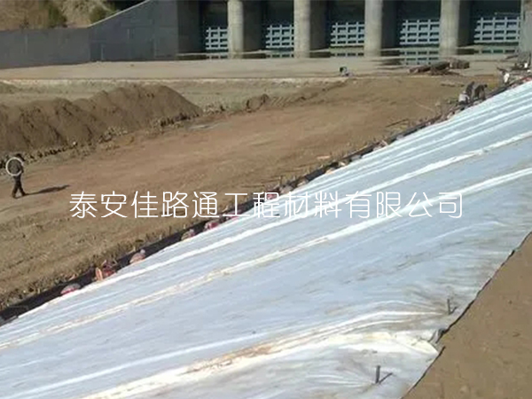养殖防渗膜的隔热与隔声作用值得关注 养殖防渗膜的隔热与隔声作用值得关注