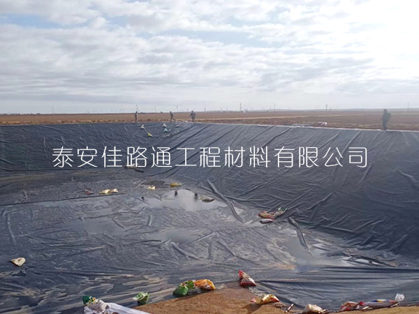 合理选择防渗膜提升人工湖施工质量 合理选择防渗膜提升人工湖施工质量