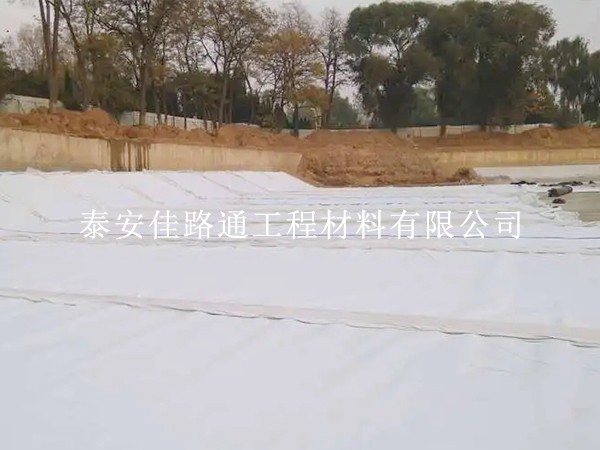 合理处理复合土工膜焊接接缝至关重要 合理处理复合土工膜焊接接缝至关重要
