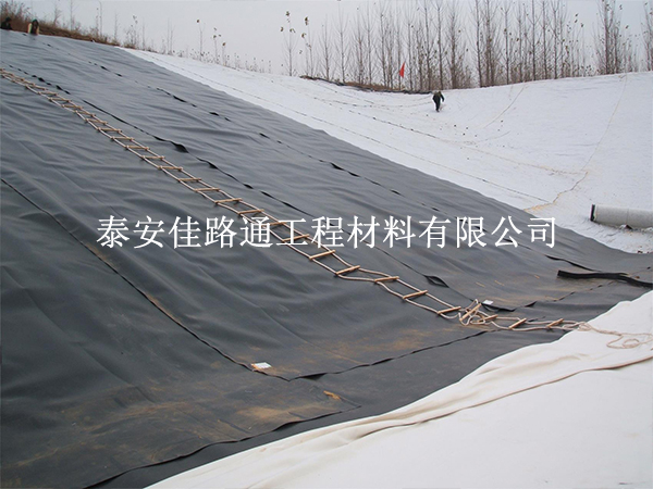 冬季对储粪池污水防渗膜的施工须格外专注 冬季对储粪池污水防渗膜的施工须格外专注