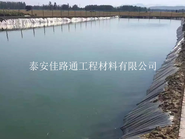 人工湖防渗膜铺设前如何合理进行基面清理? 人工湖防渗膜铺设前如何合理进行基面清理?