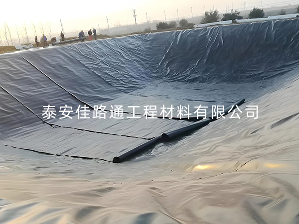 长期的阳光照射会影响沼气池防渗膜的使用年限 长期的阳光照射会影响沼气池防渗膜的使用年限