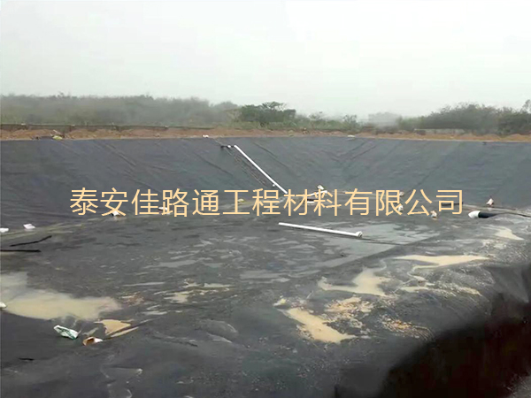 选择黑膜作为沼气池土工膜的意义与原因 选择黑膜作为沼气池土工膜的意义与原因