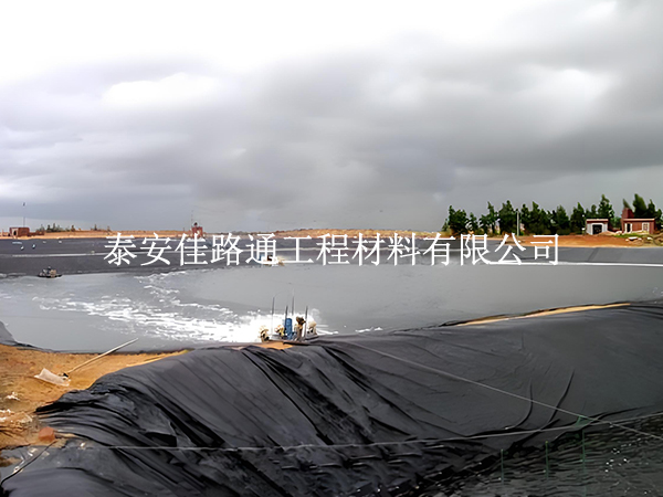 水产养殖防渗膜雨季施工注意事项 水产养殖防渗膜雨季施工注意事项