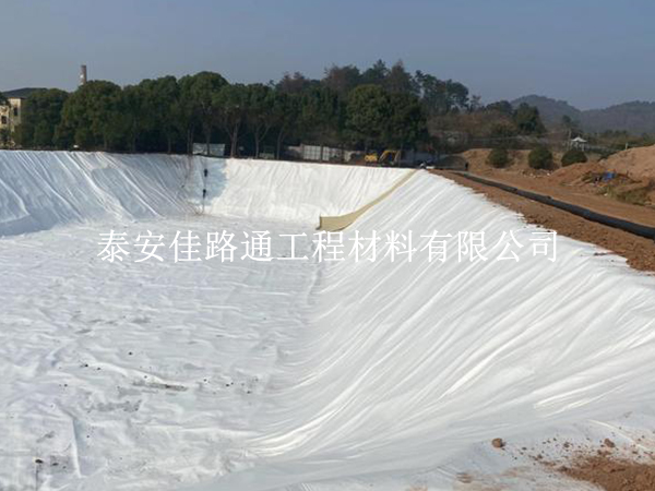 涤纶土工布:污水池的守护神,环保与效率的双重保障 涤纶土工布:污水池的守护神,环保与效率的双重保障