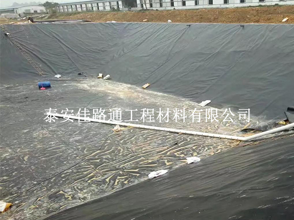 处理蓄水池防渗膜热膨胀问题的方式方法 处理蓄水池防渗膜热膨胀问题的方式方法