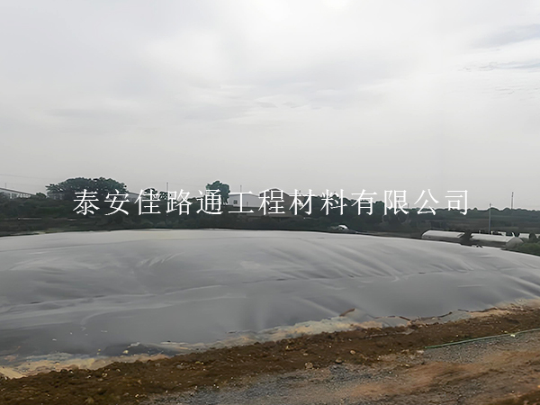 防渗土工膜:沼气池建设的绿色守护者 防渗土工膜:沼气池建设的绿色守护者
