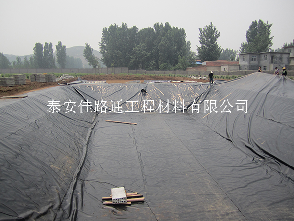 养殖防渗膜渗漏现象发生原因探析 养殖防渗膜渗漏现象发生原因探析