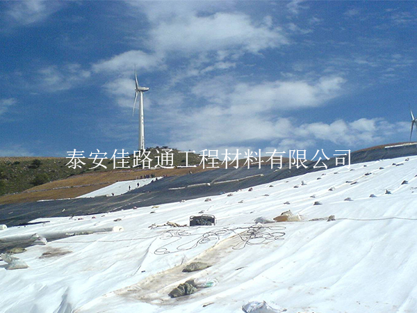 水产养殖防渗膜施工流程:高效保障水质与养殖效益 水产养殖防渗膜施工流程:高效保障水质与养殖效益