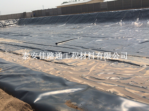 蓄水池铺设防渗膜与坡面防滑技巧:打造稳固高效的储水设施 蓄水池铺设防渗膜与坡面防滑技巧:打造稳固高效的储水设施