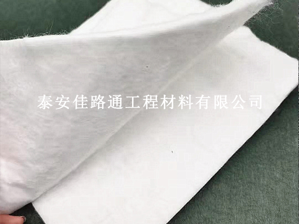 涤纶土工布在路面保湿施工中的创新技巧 涤纶土工布在路面保湿施工中的创新技巧