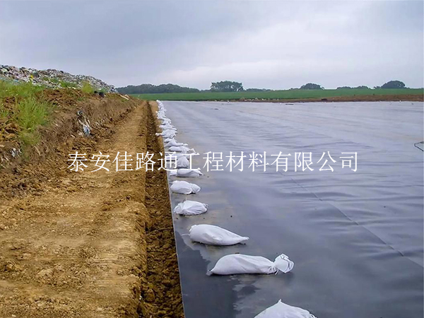 垃圾填埋场防渗膜施工细节注意事项:确保环境安全的每一步 垃圾填埋场防渗膜施工细节注意事项:确保环境安全的每一步