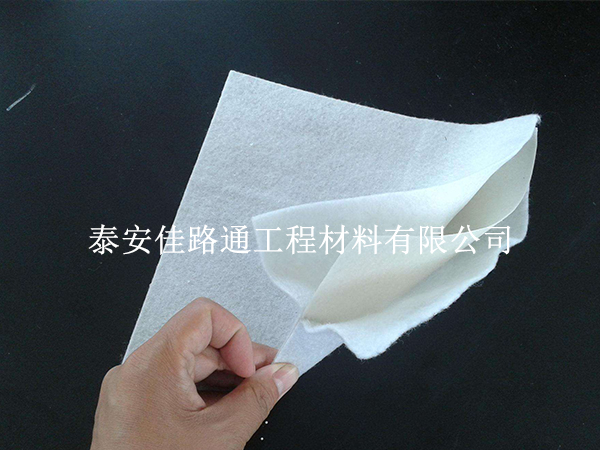 防渗复合土工膜施工搭接技巧:确保无缝防护的秘诀 防渗复合土工膜施工搭接技巧:确保无缝防护的秘诀