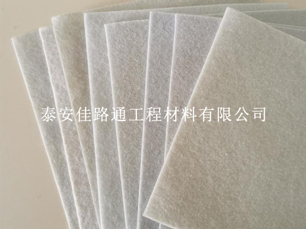 养殖防渗膜施工"膜"法四式:让池塘滴水不漏的极简秘籍 养殖防渗膜施工"膜"法四式:让池塘滴水不漏的极简秘籍