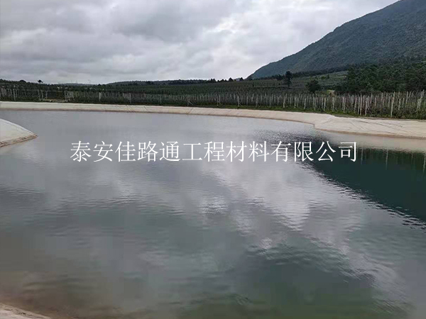 “膜”力前奏:防渗膜铺设施工的精准预备方程式 “膜”力前奏:防渗膜铺设施工的精准预备方程式