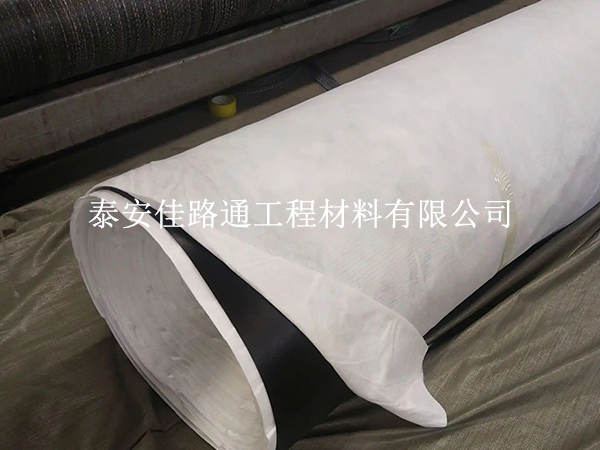 HDPE复合土工膜施工破损问题及解决策略 HDPE复合土工膜施工破损问题及解决策略