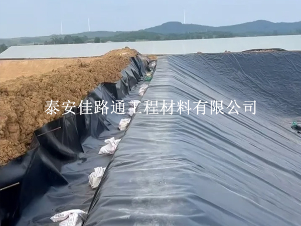 避免养殖防渗膜变形撕裂的有效策略 避免养殖防渗膜变形撕裂的有效策略