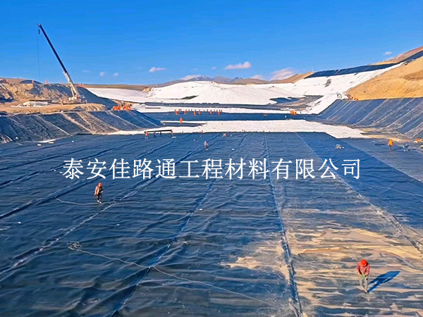防渗土工膜裁剪不浪费!5个实用技巧让施工又快又省 防渗土工膜裁剪不浪费!5个实用技巧让施工又快又省