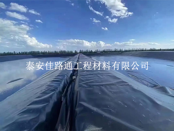 蓄水池防渗膜卸车验收：别等铺好再发现问题