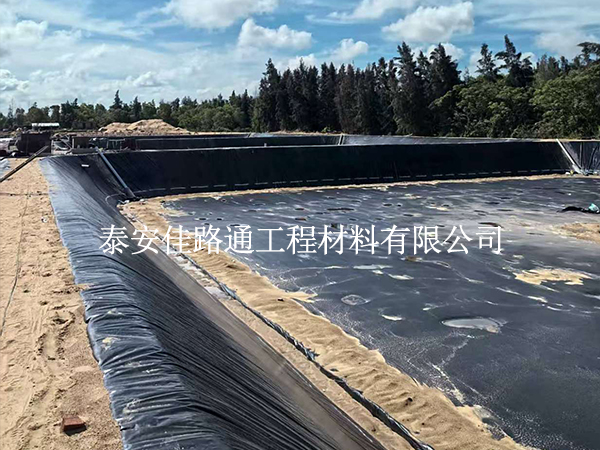 垃圾填埋场防渗膜铺设与封场核心技巧,筑牢环保防线 垃圾填埋场防渗膜铺设与封场核心技巧,筑牢环保防线