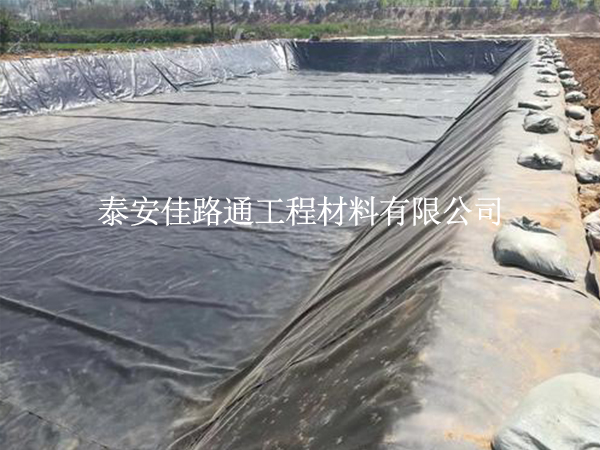 破解沼气池防渗膜脆化难题，筑牢防渗长效防线