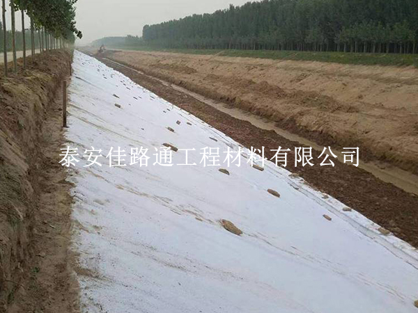 丙纶土工布接缝处理技巧:规范操作,杜绝防护薄弱点 丙纶土工布接缝处理技巧:规范操作,杜绝防护薄弱点