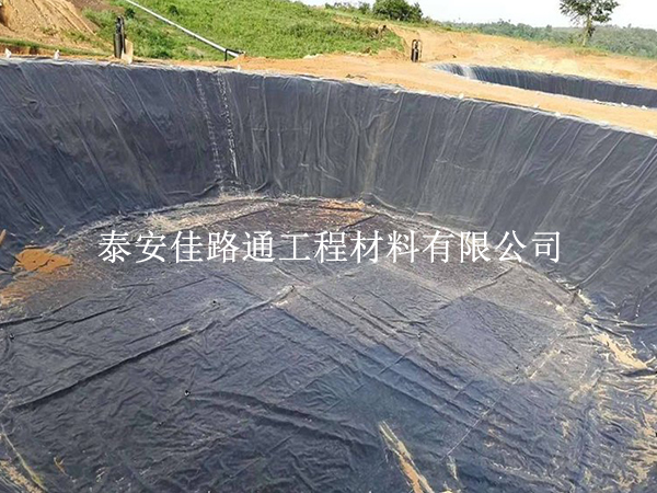沼气池防渗膜雨季铺设技巧：科学施工，规避雨水带来的防渗隐患
