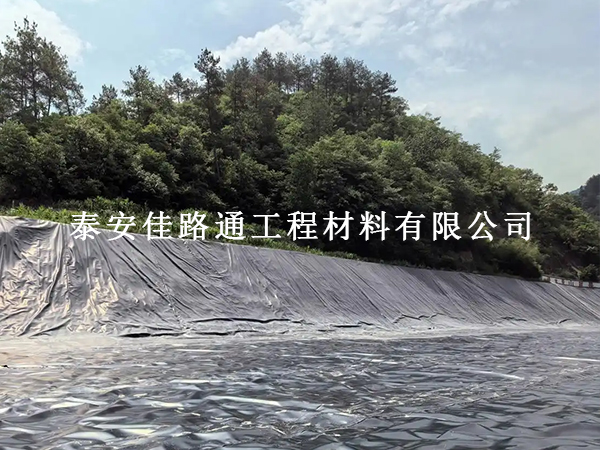 养殖防渗膜基面平整度管控：筑牢防渗根基，规避养殖隐患