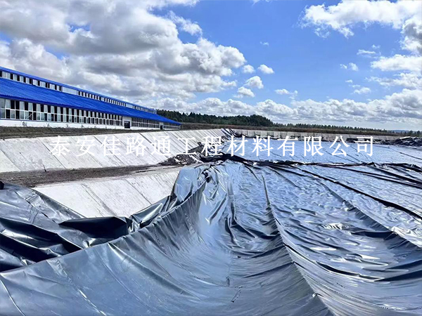 人工湖防渗膜铺不好，九成问题出在铺之前