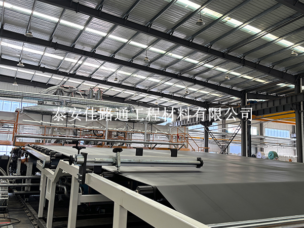 揭秘养殖防渗膜长寿密码：生产工艺如何决定工程寿命