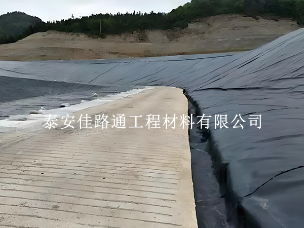 垃圾填埋场防渗膜铺设“避坑”指南：这些物质千万别碰
