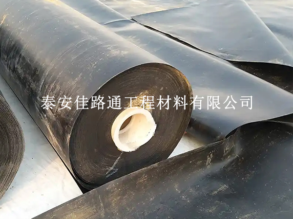 拒绝返工漏水之养殖防渗膜铺设核心技巧全解析